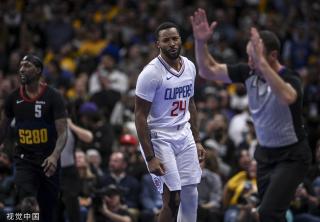 而是全队配 而是全队配