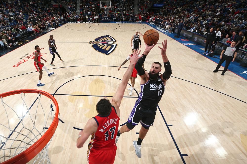 她以稳定的 她以稳定的